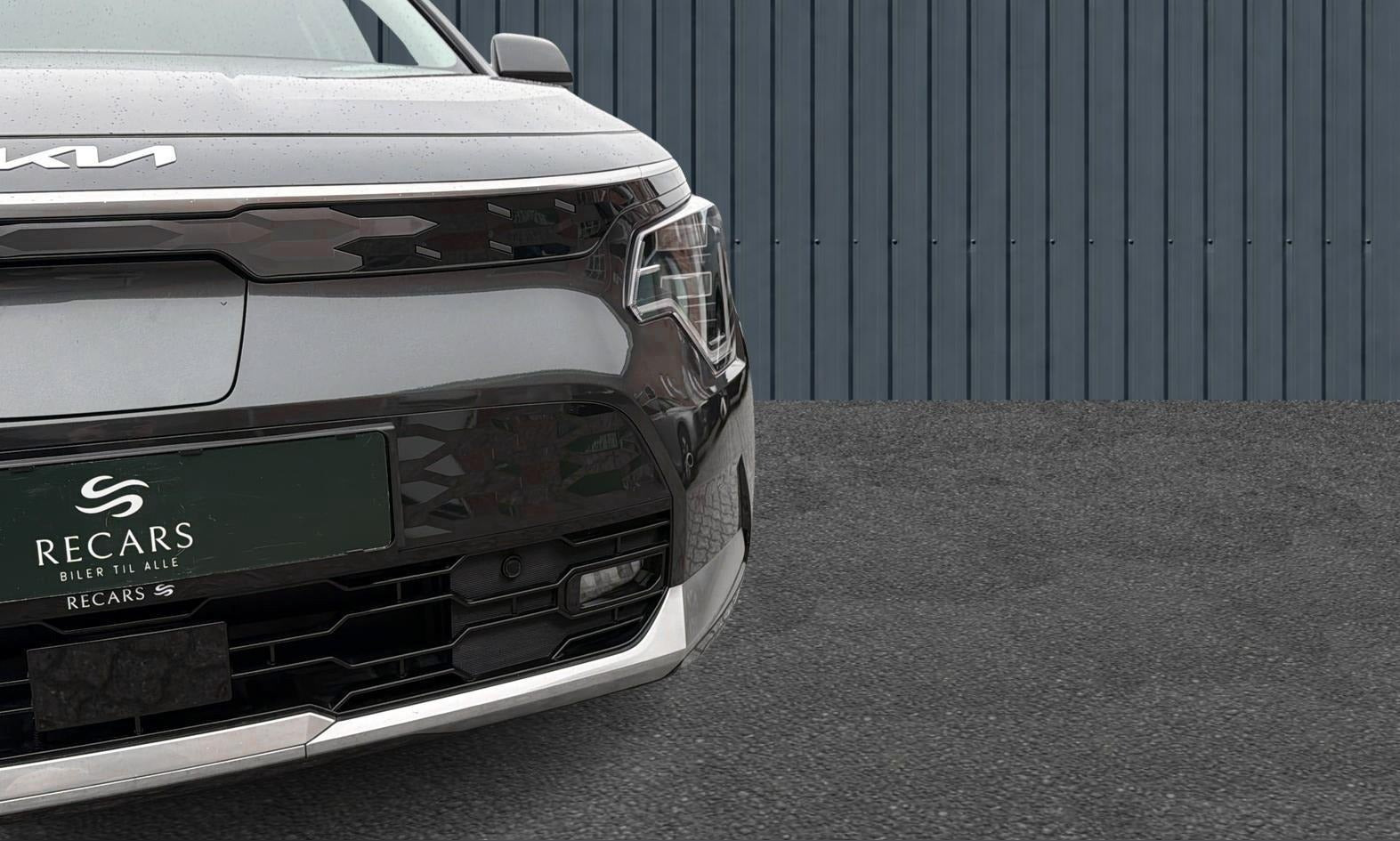 Grå Kia Niro fra 2024