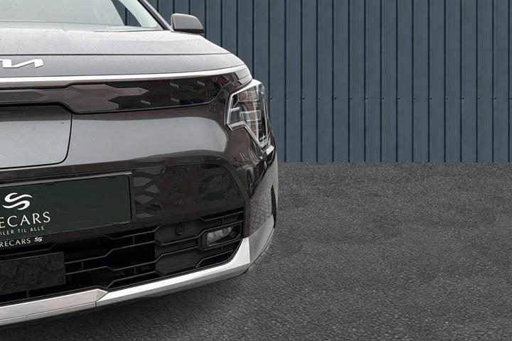 Grå Kia Niro fra 2024