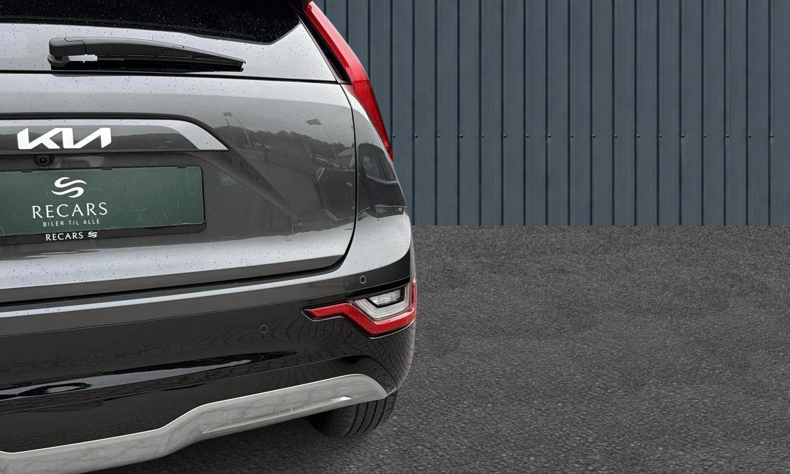 Grå Kia Niro fra 2024