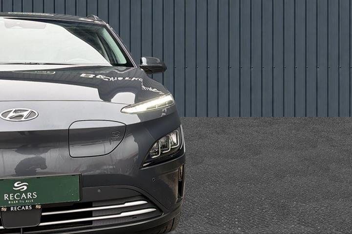 Grå Hyundai Kona fra 2022
