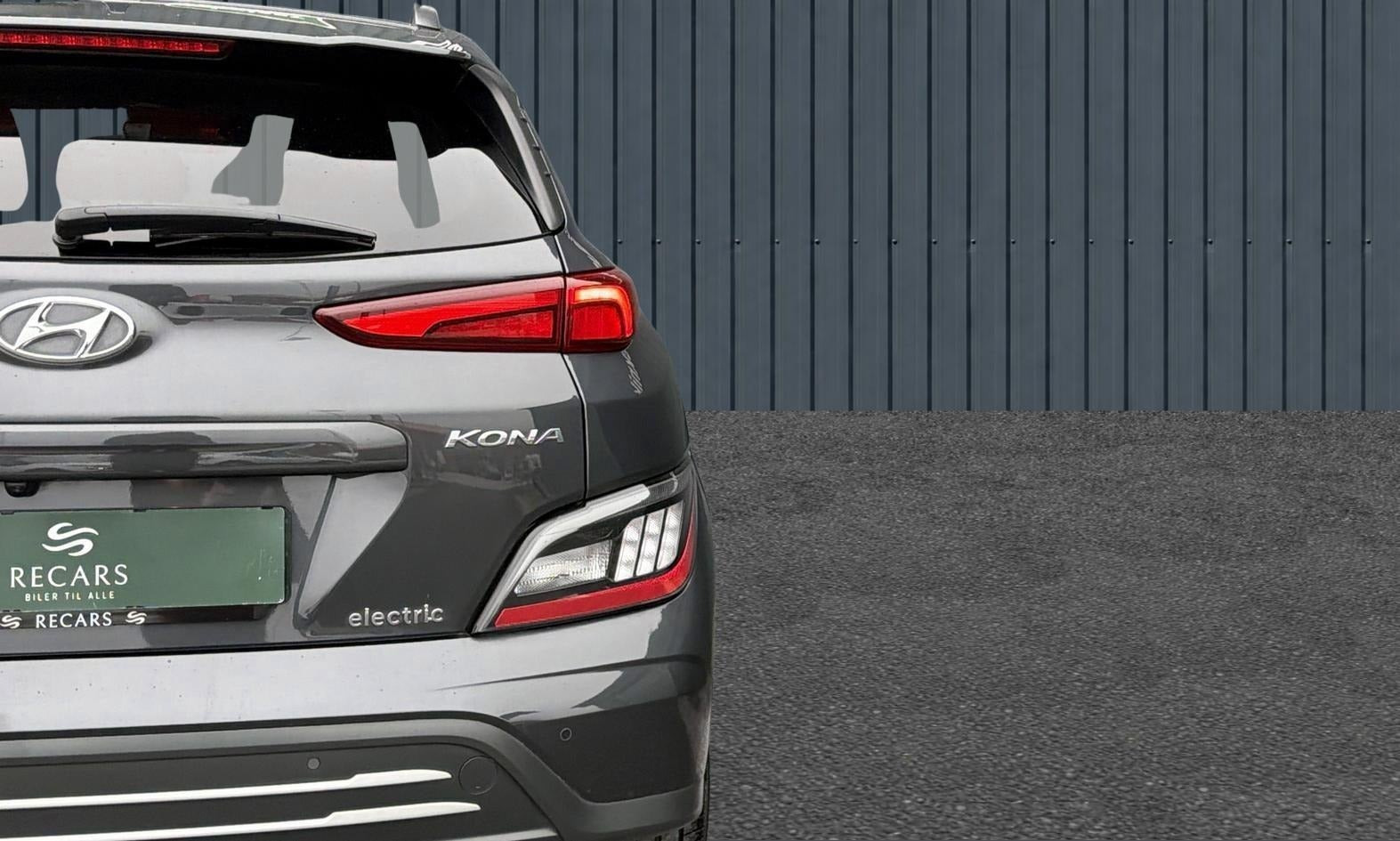 Grå Hyundai Kona fra 2022
