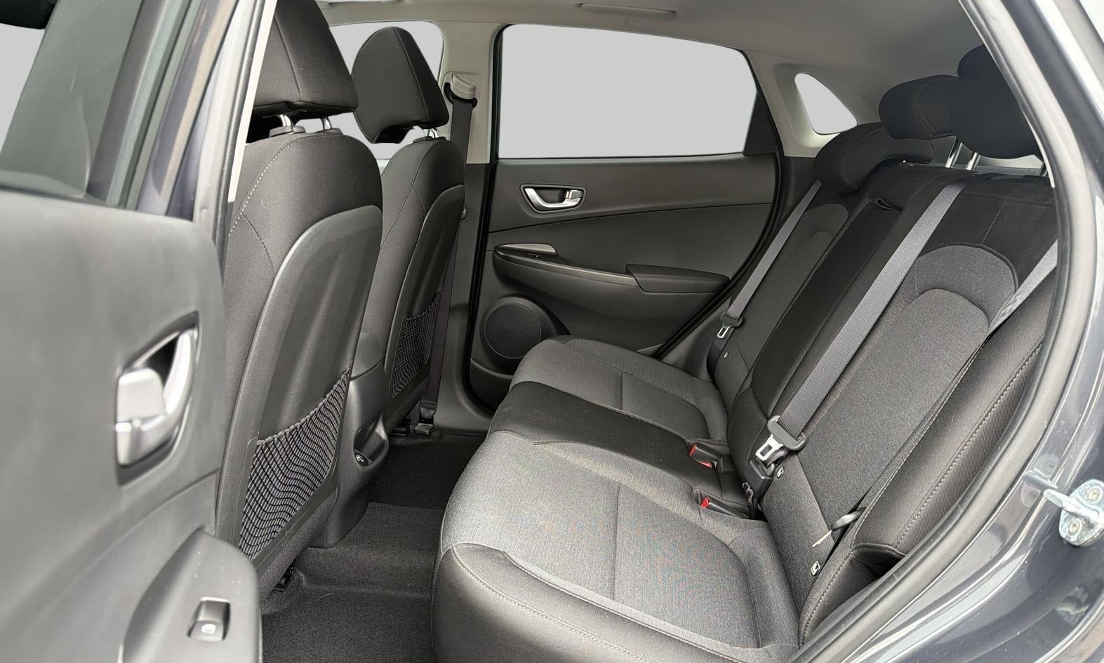 Grå Hyundai Kona fra 2022