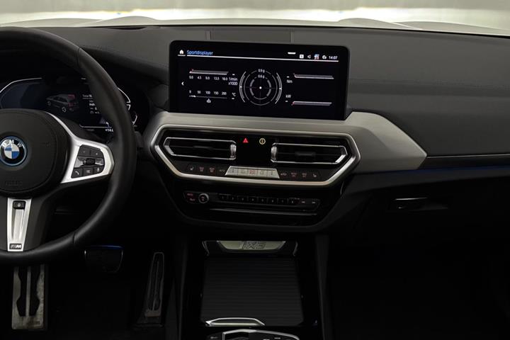Hvid BMW iX3 fra 2024
