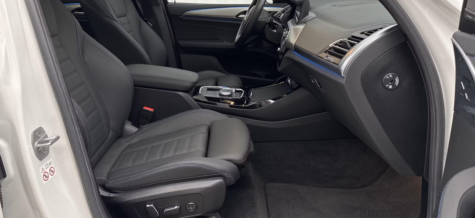 Hvid BMW iX3 fra 2024