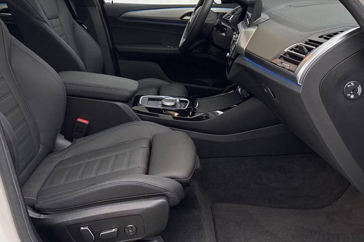 Hvid BMW iX3 fra 2024