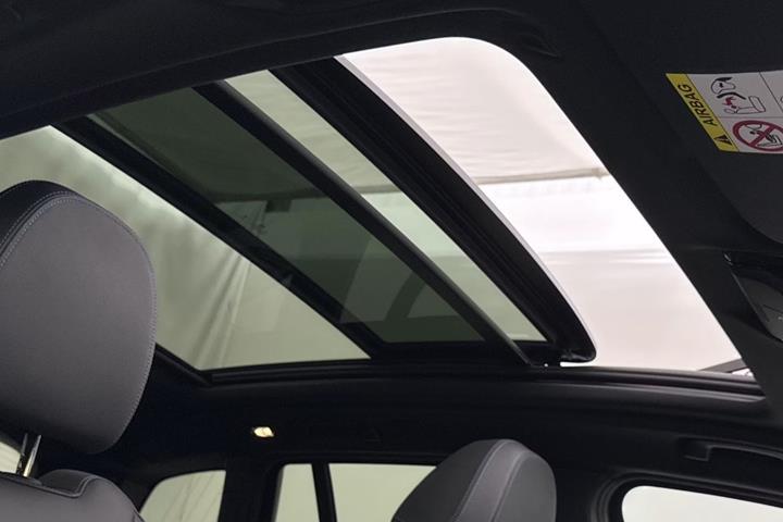Hvid BMW iX3 fra 2024