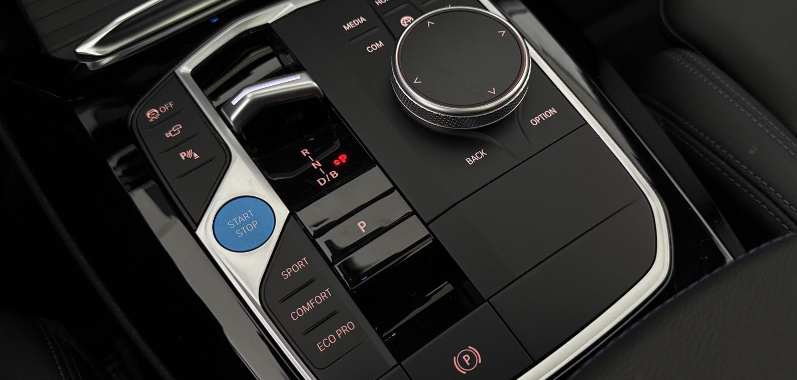 Hvid BMW iX3 fra 2024