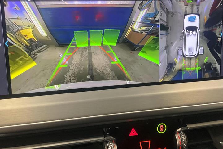 Hvid BMW iX3 fra 2024