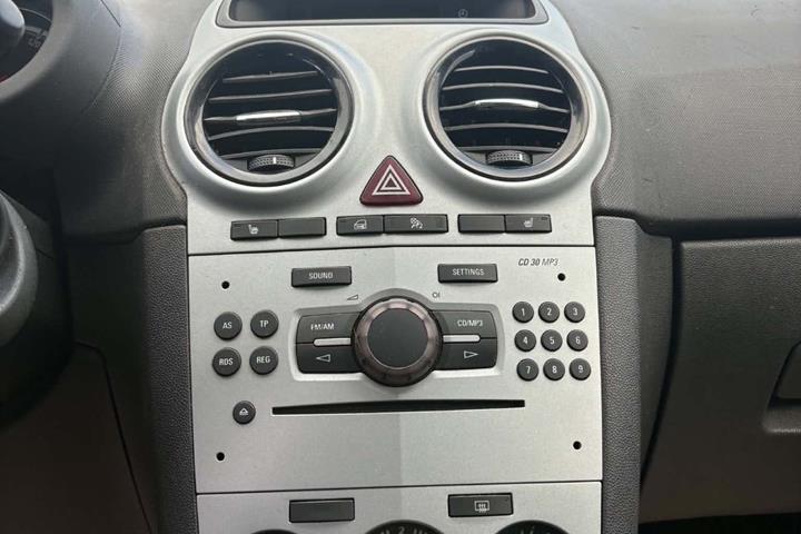 Sort Opel Corsa fra 2010