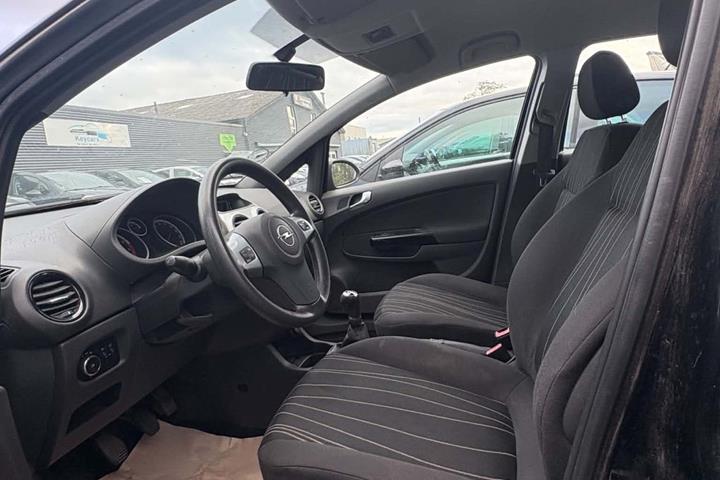 Sort Opel Corsa fra 2010