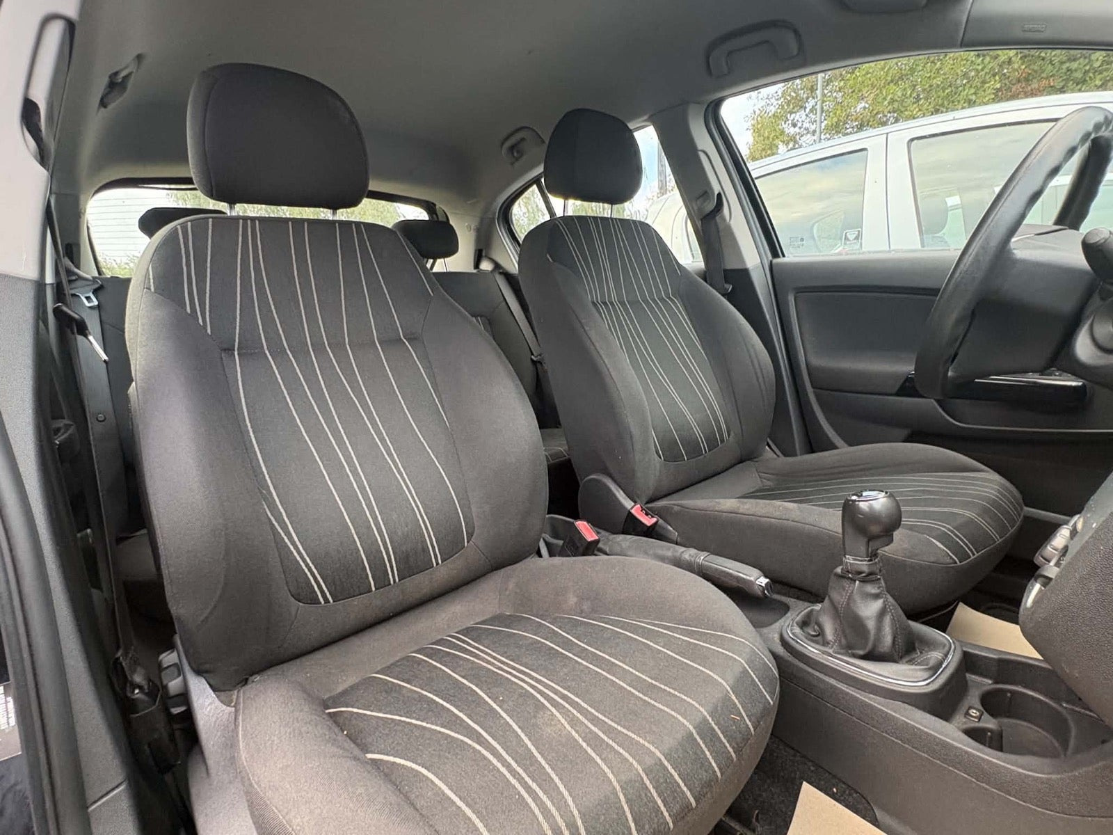 Sort Opel Corsa fra 2010