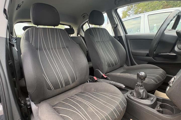 Sort Opel Corsa fra 2010
