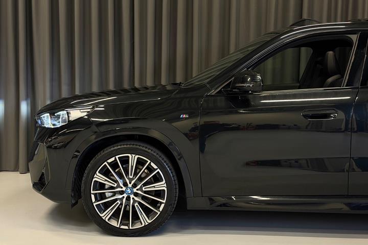 Sort BMW iX1 fra 2023
