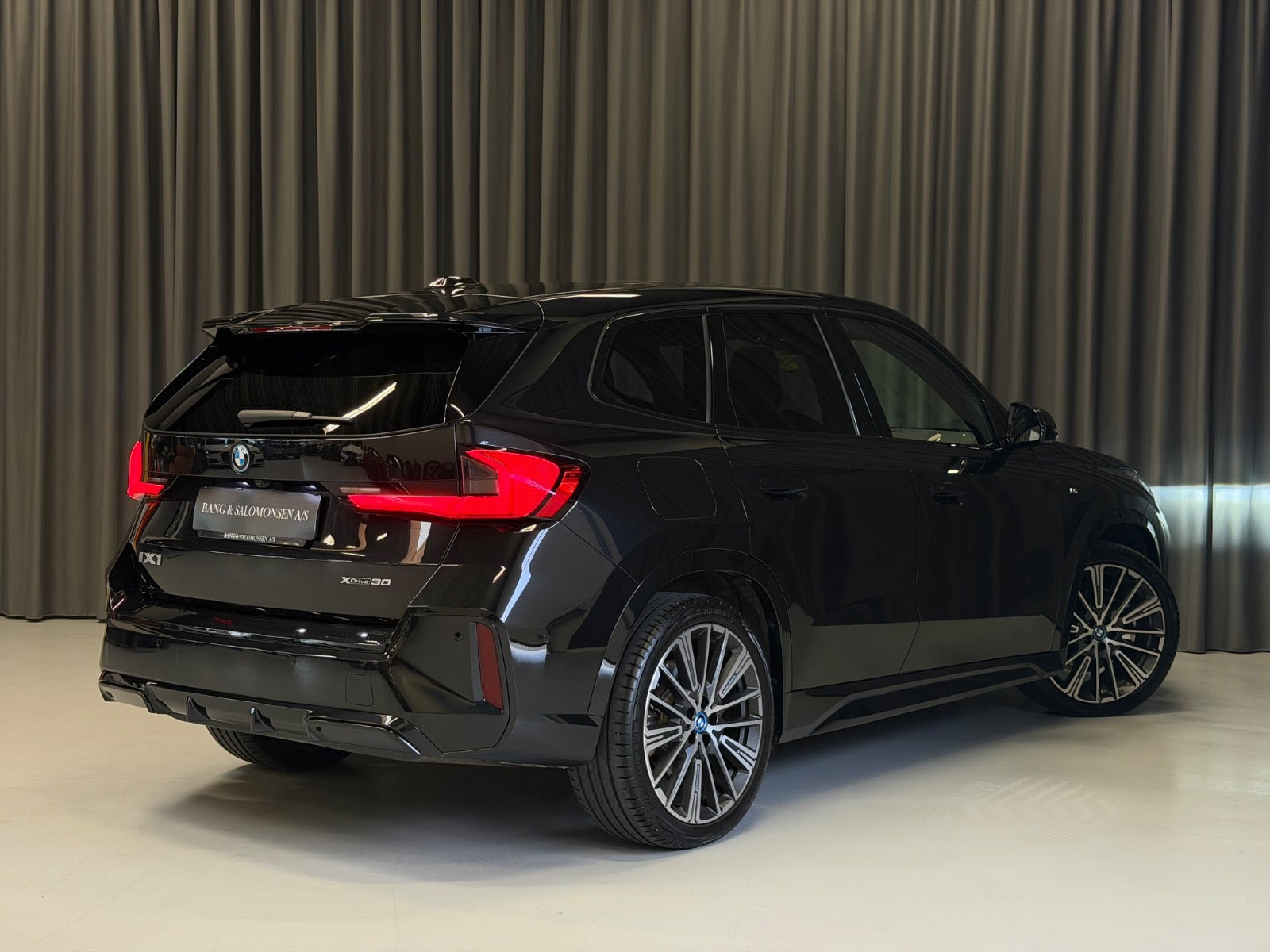 Sort BMW iX1 fra 2023