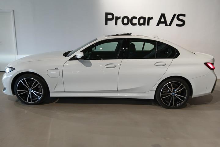 undefined BMW 330e fra 2024