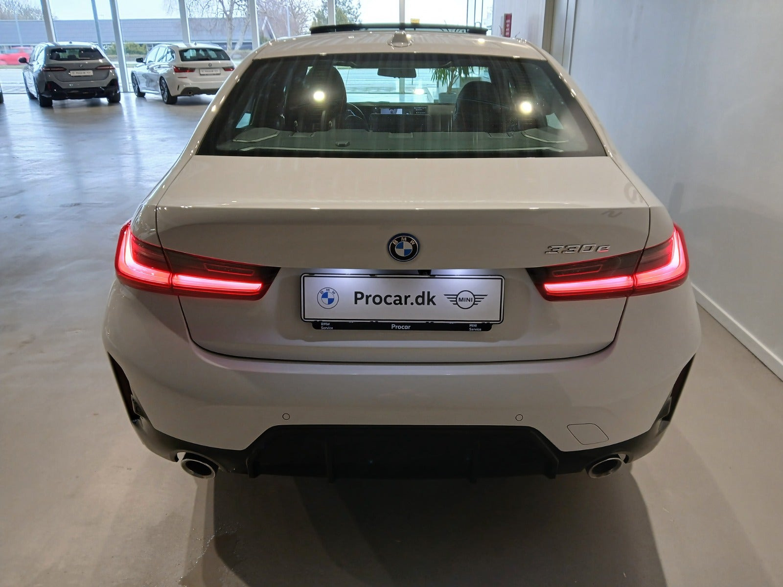 undefined BMW 330e fra 2024