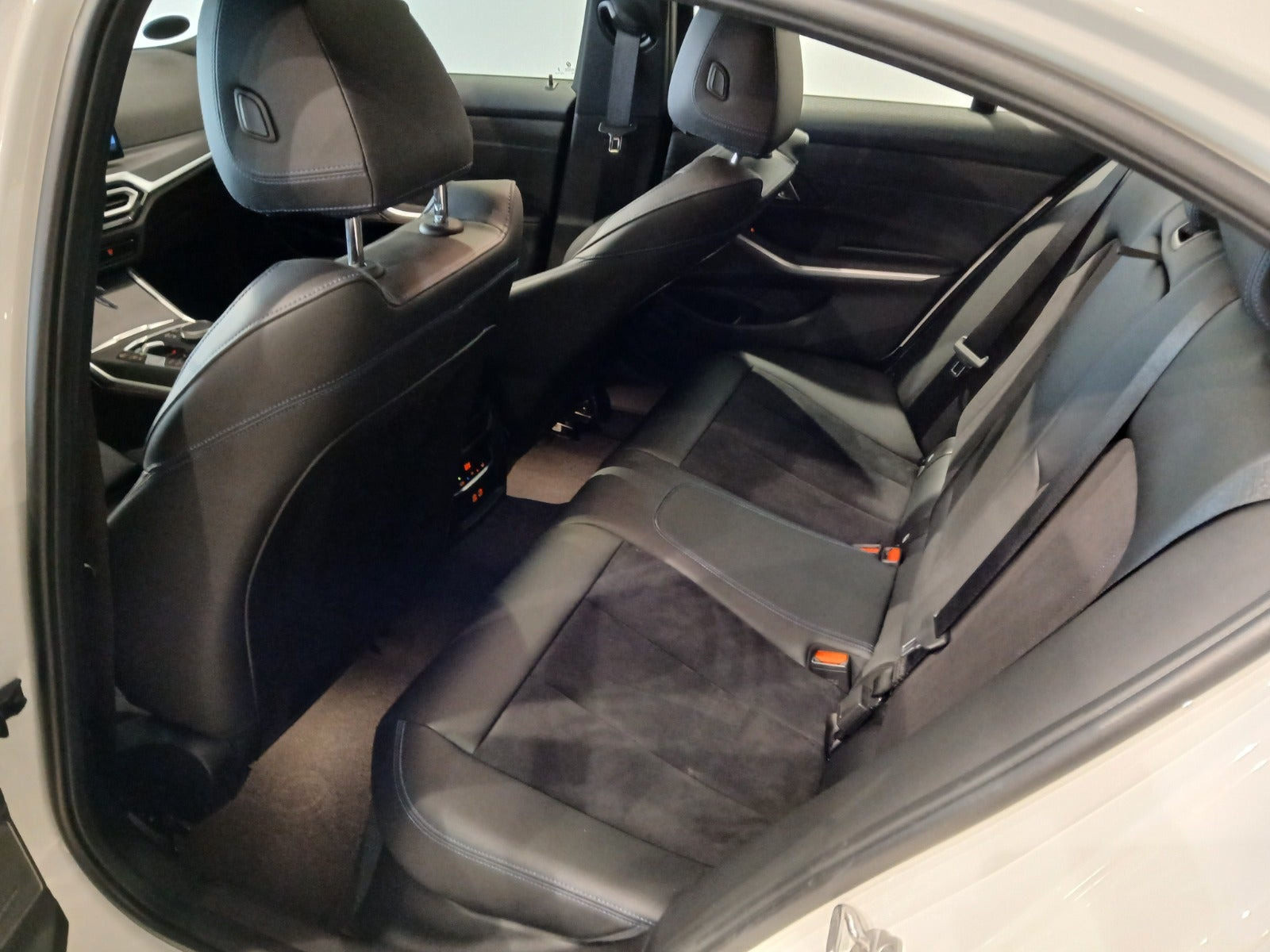 undefined BMW 330e fra 2024
