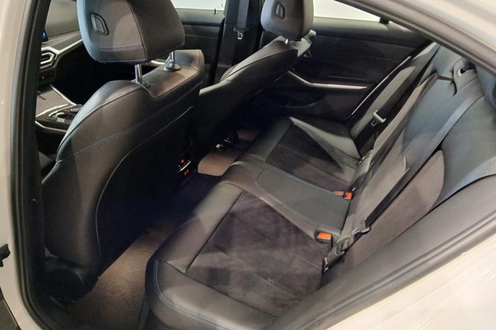 undefined BMW 330e fra 2024