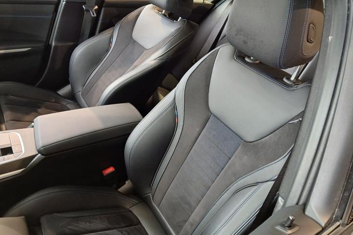 undefined BMW 330e fra 2024