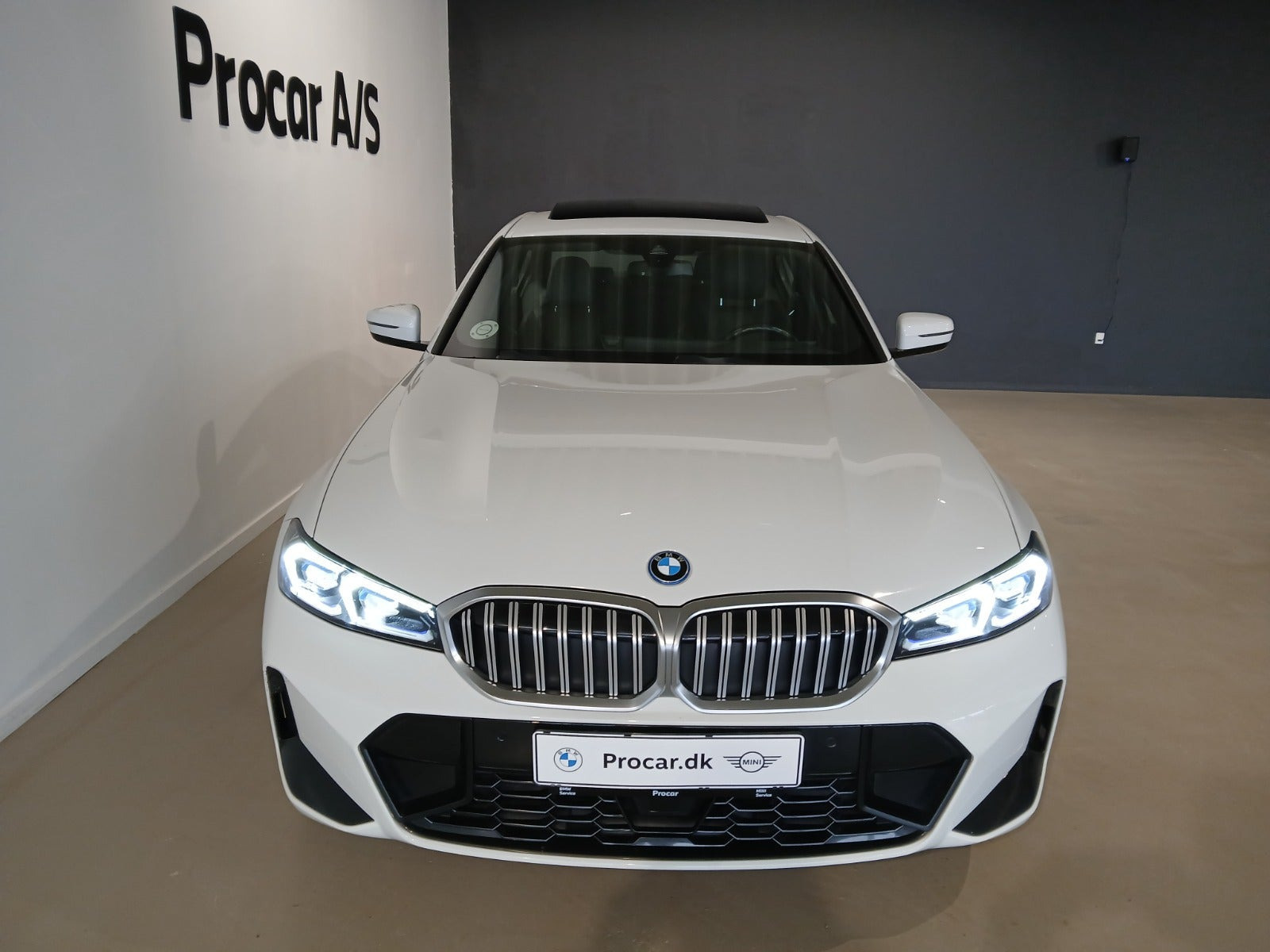 undefined BMW 330e fra 2024