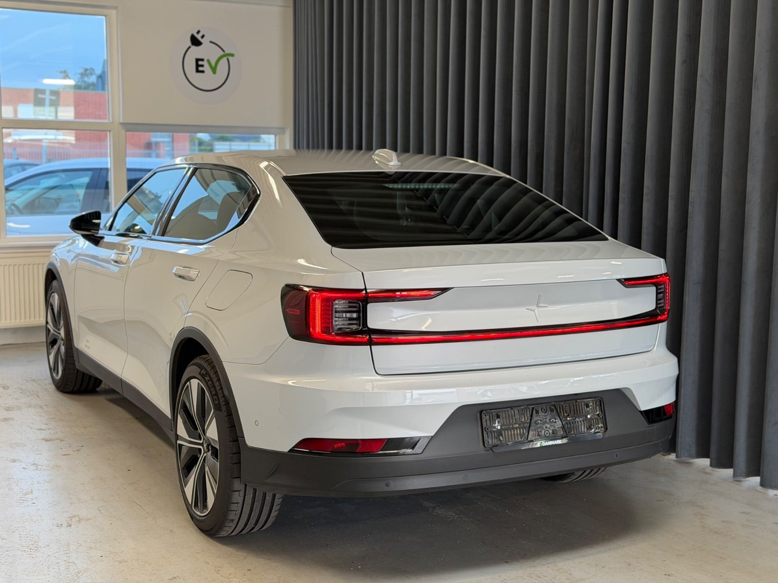 Hvid Polestar 2 fra 2024