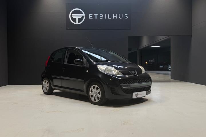 Sort Peugeot 107 fra 2010