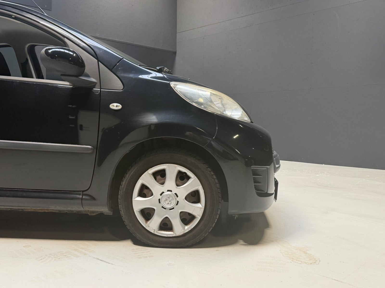 Sort Peugeot 107 fra 2010