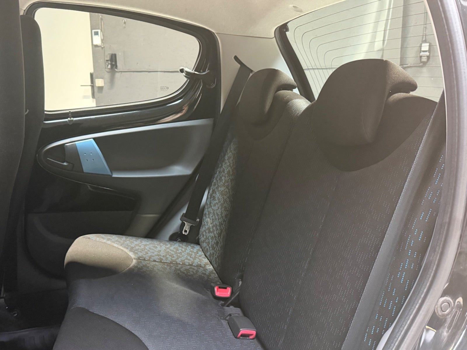 Sort Peugeot 107 fra 2010