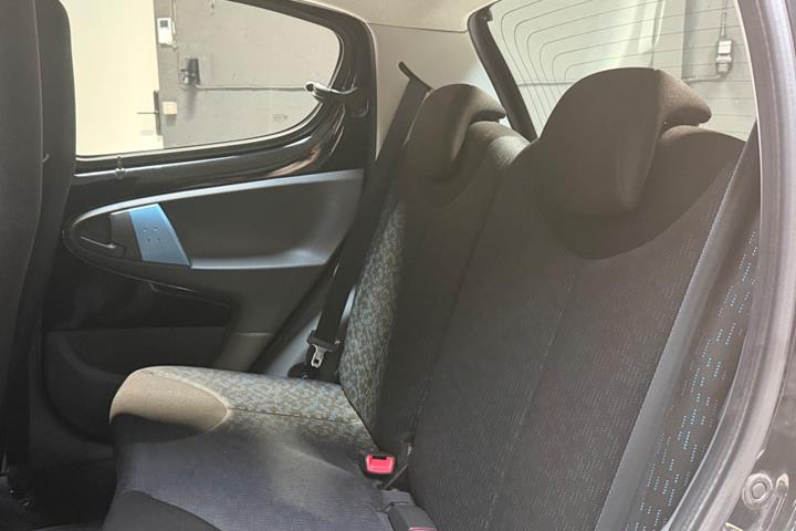 Sort Peugeot 107 fra 2010