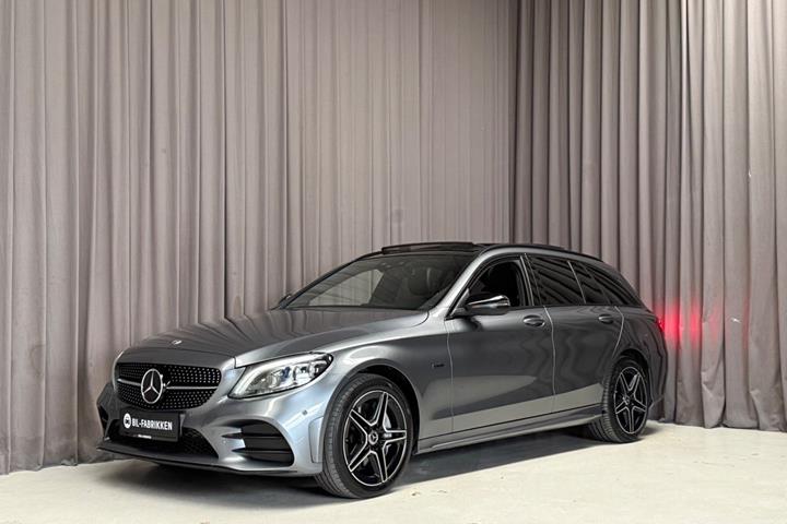 Grå Mercedes C300 de fra 2020