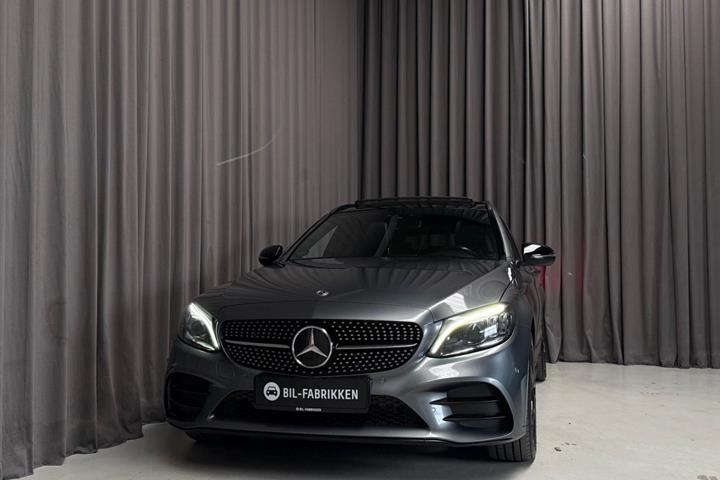 Grå Mercedes C300 de fra 2020