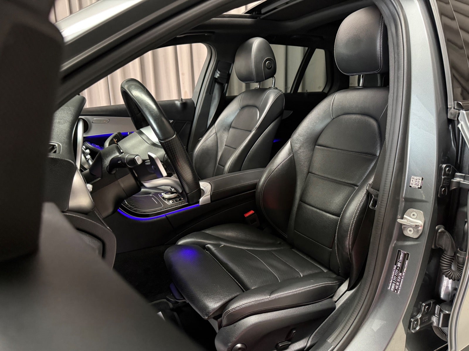 Grå Mercedes C300 de fra 2020