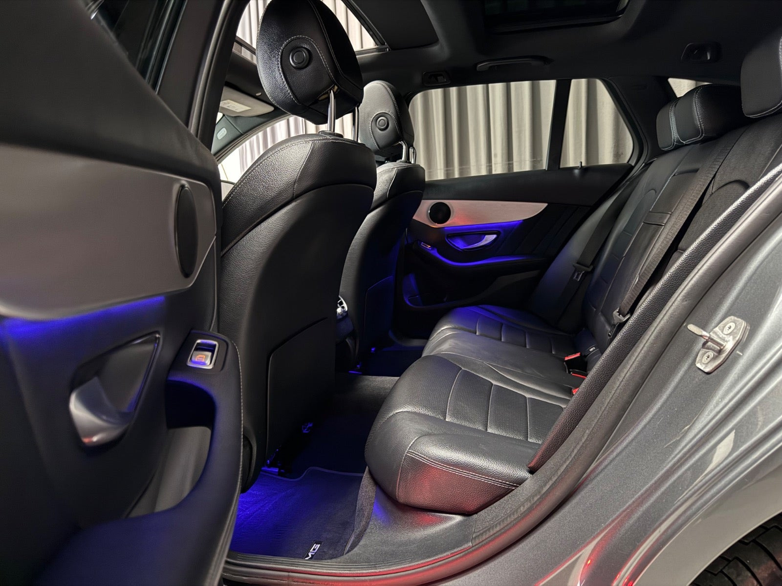 Grå Mercedes C300 de fra 2020