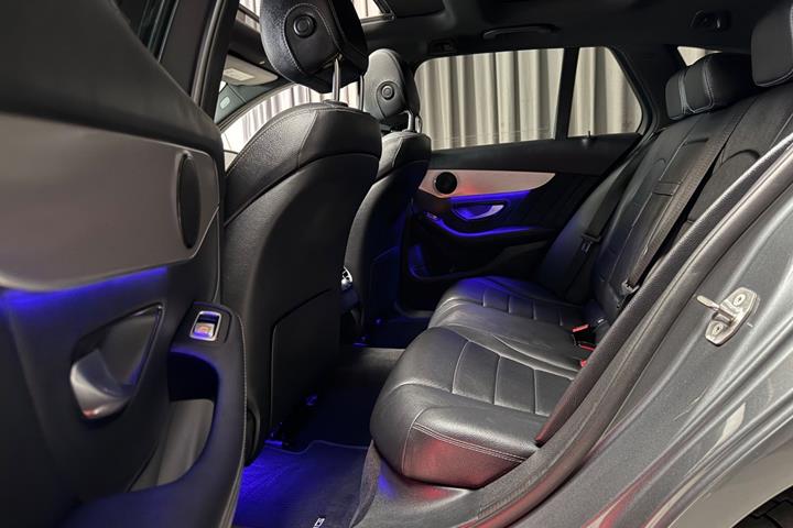 Grå Mercedes C300 de fra 2020