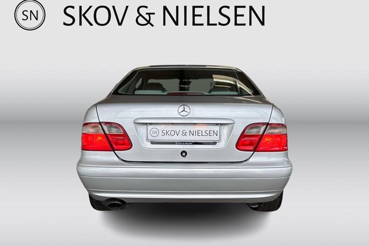 Sølv Mercedes CLK200 fra 1998