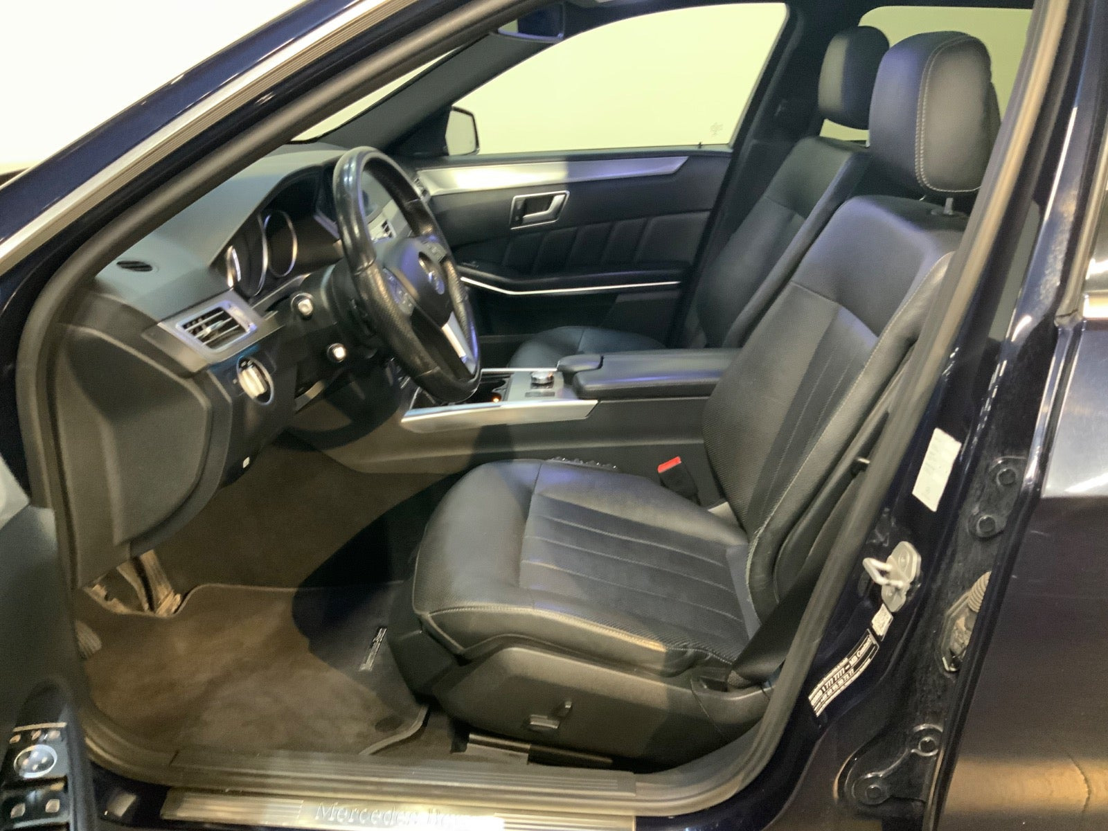 Blå Mercedes E350 fra 2013