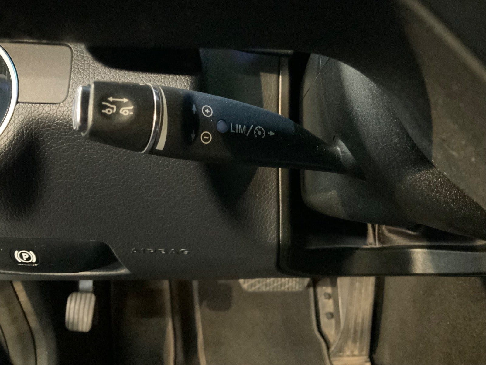Blå Mercedes E350 fra 2013