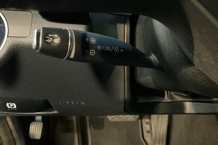 Blå Mercedes E350 fra 2013