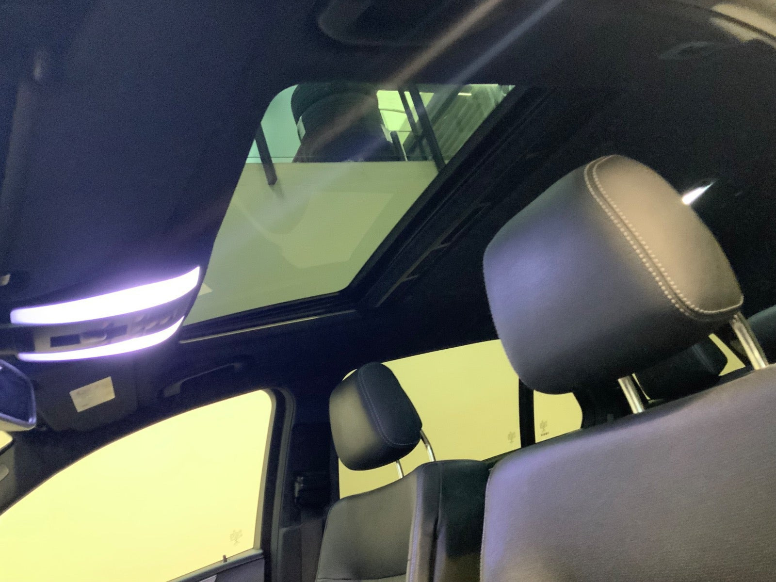Blå Mercedes E350 fra 2013
