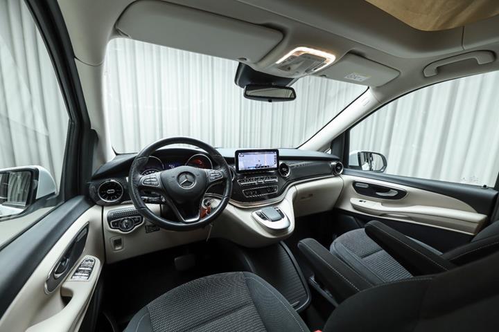 Hvid Mercedes V250 d fra 2021