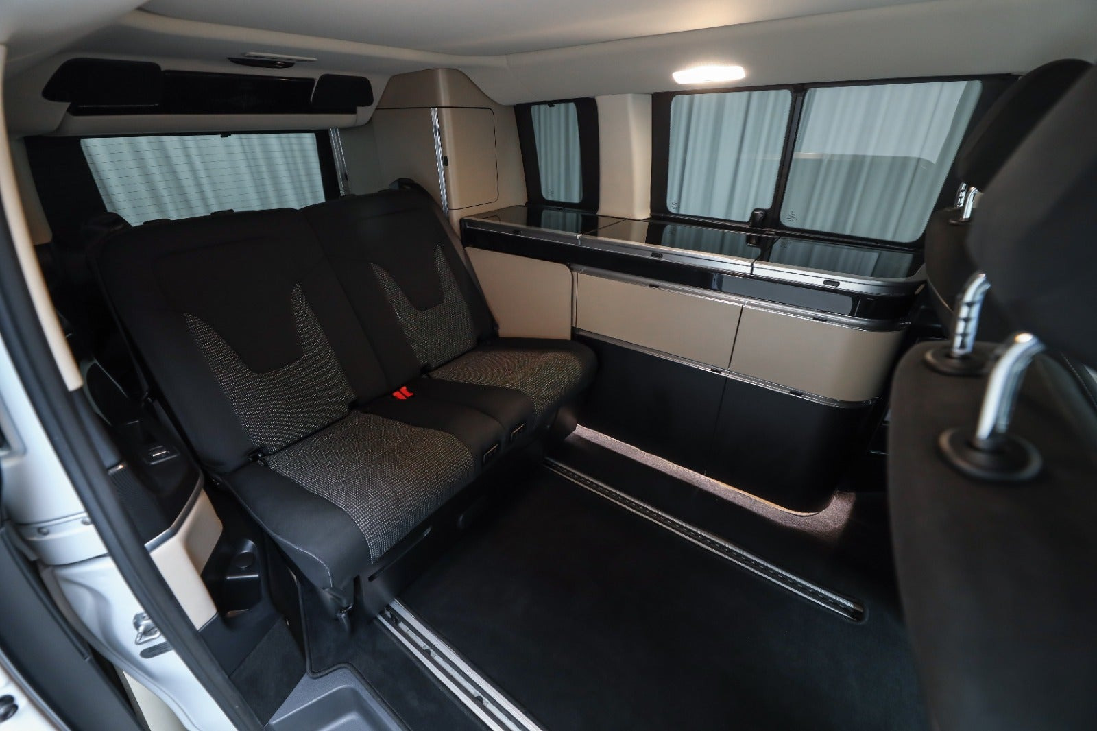Hvid Mercedes V250 d fra 2021