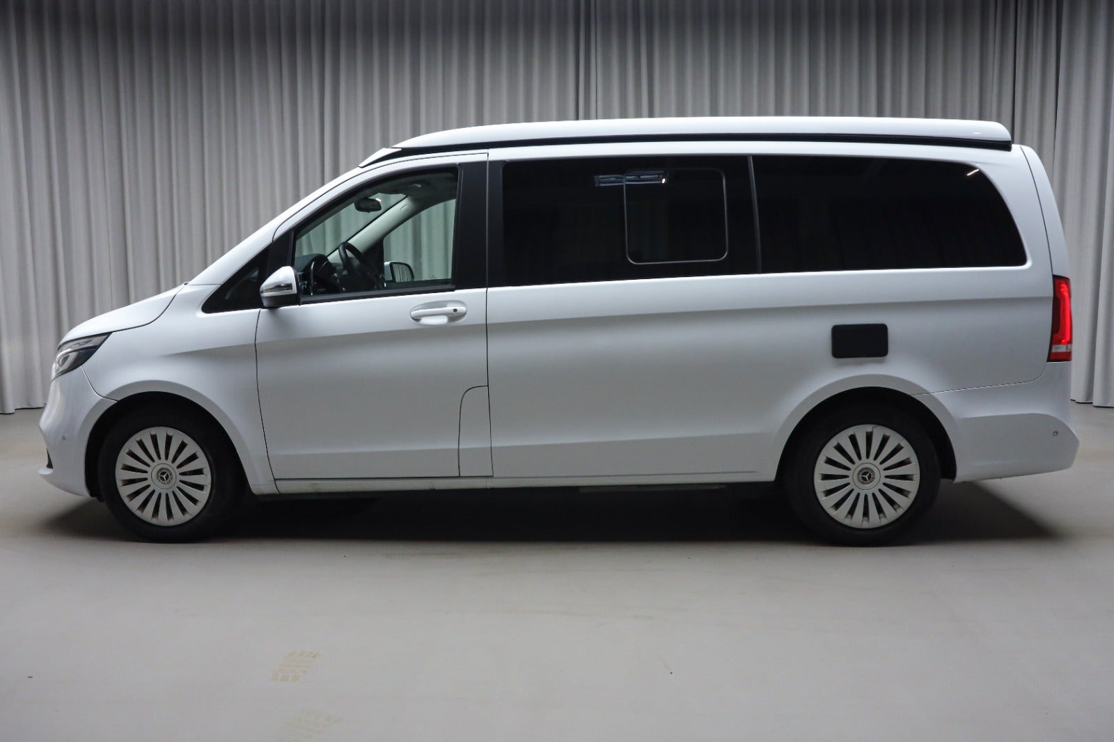 Hvid Mercedes V250 d fra 2021