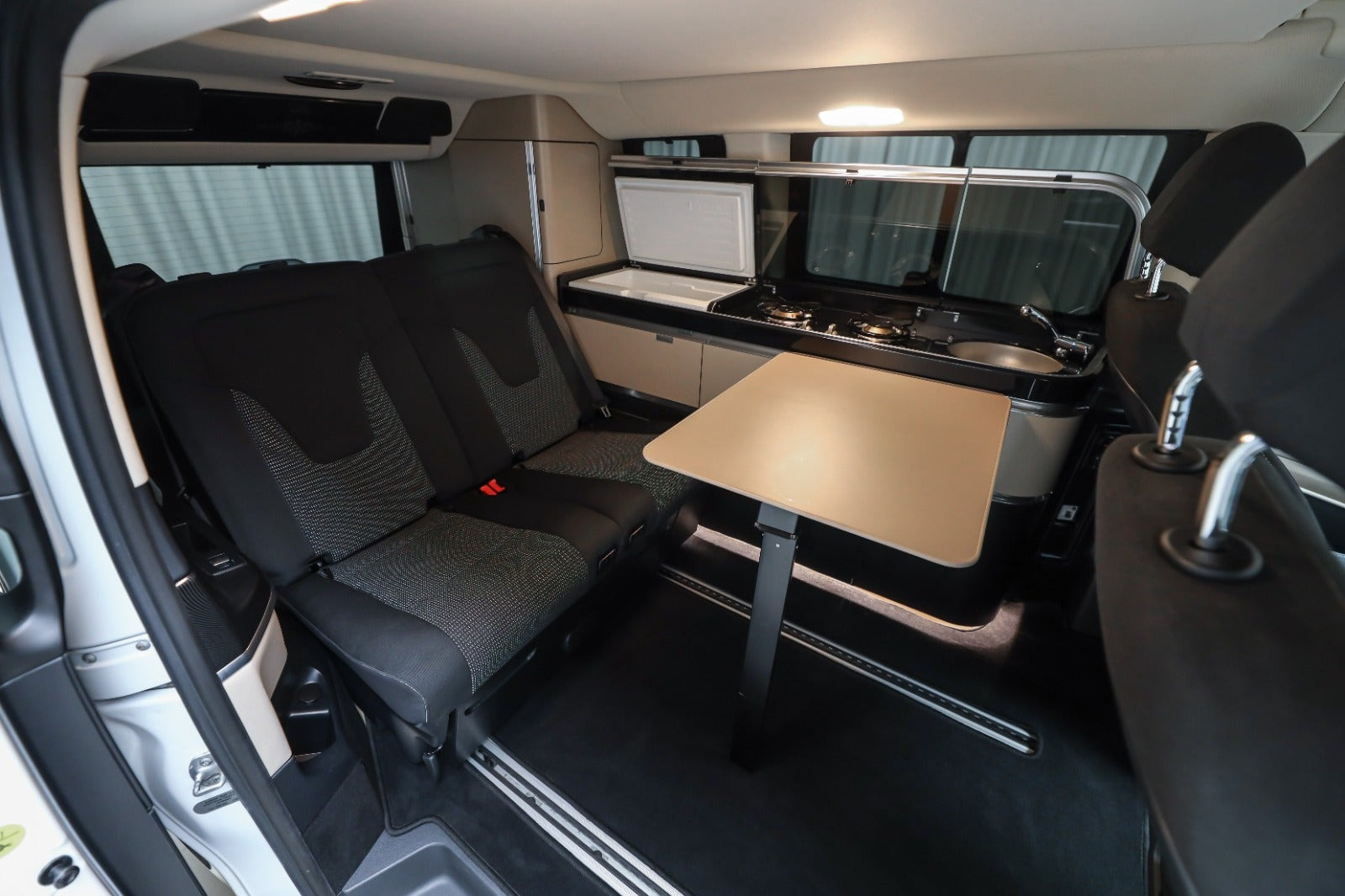 Hvid Mercedes V250 d fra 2021