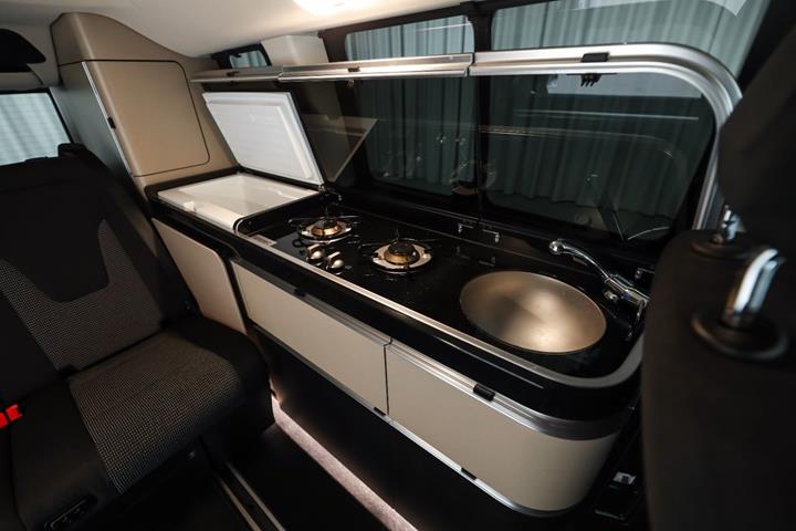 Hvid Mercedes V250 d fra 2021
