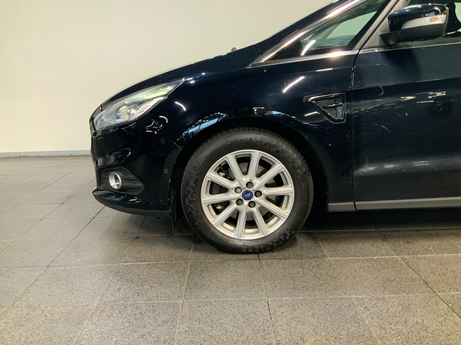 Sort Ford S-MAX fra 2015