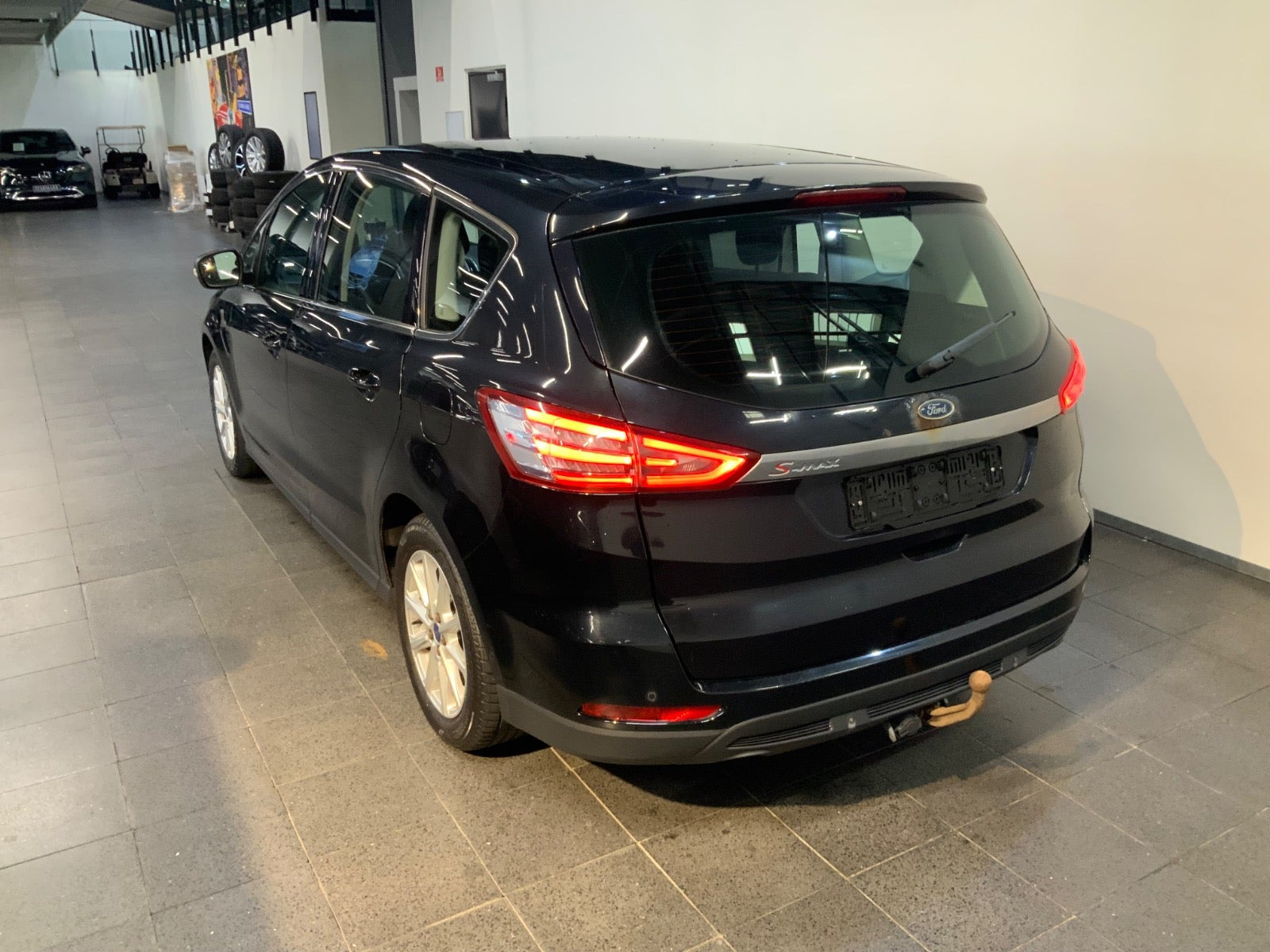 Sort Ford S-MAX fra 2015