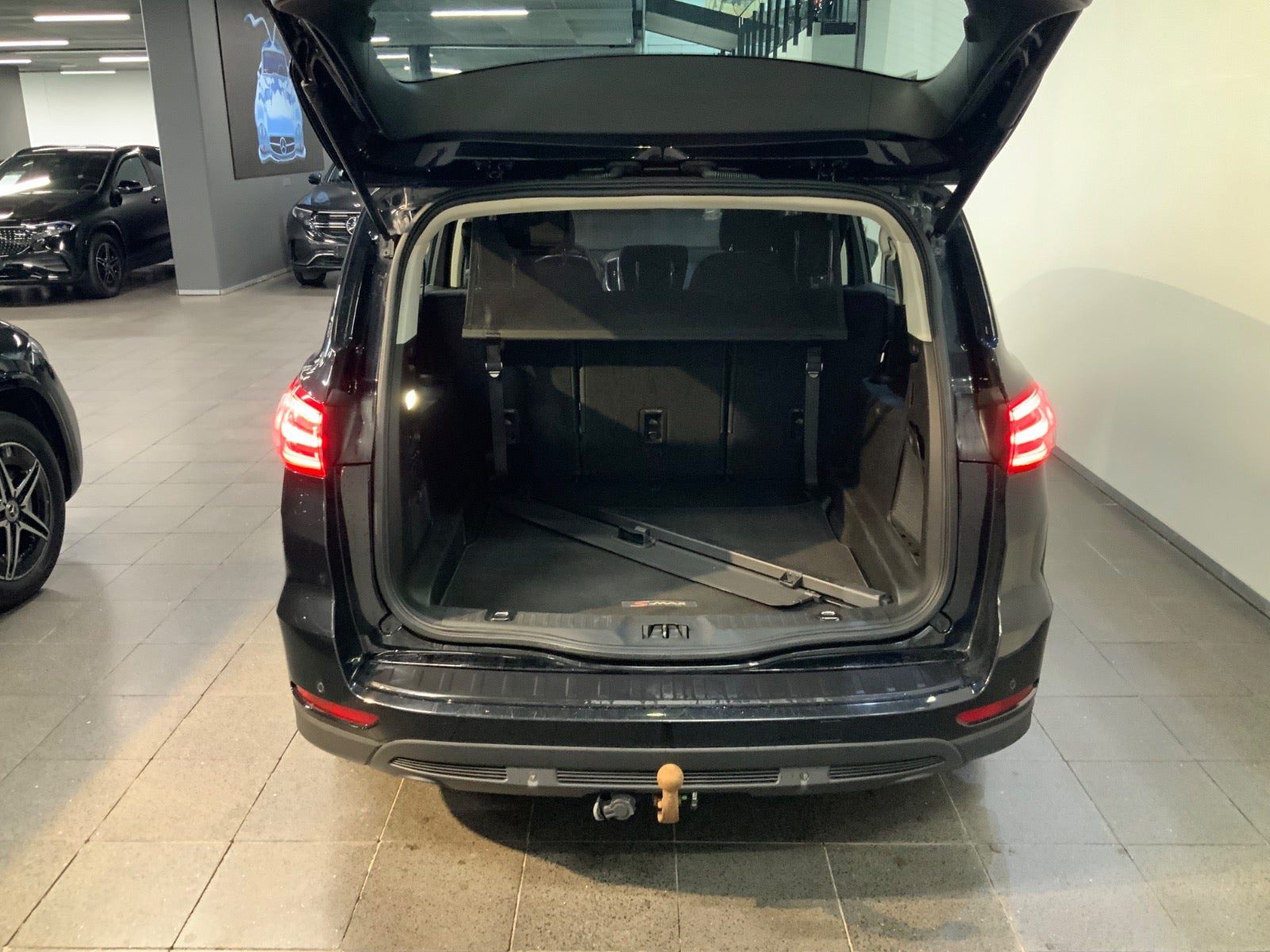 Sort Ford S-MAX fra 2015