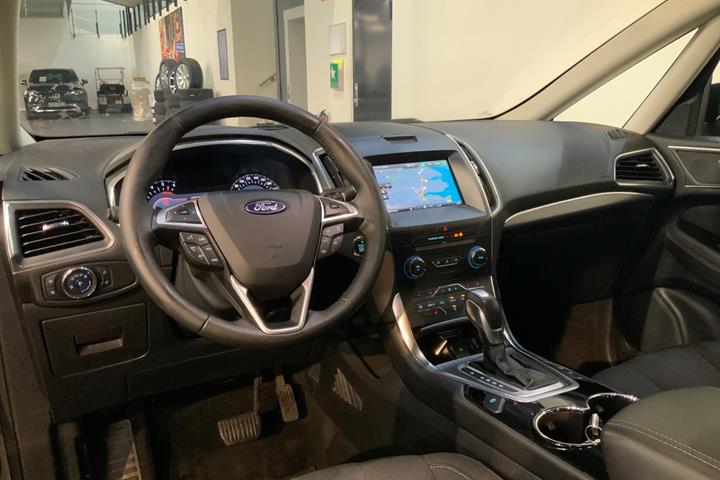 Sort Ford S-MAX fra 2015