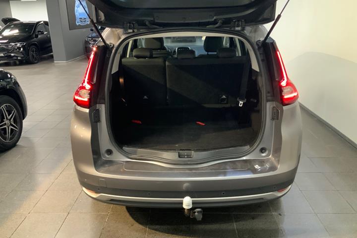 Grå Renault Grand Scenic IV fra 2017