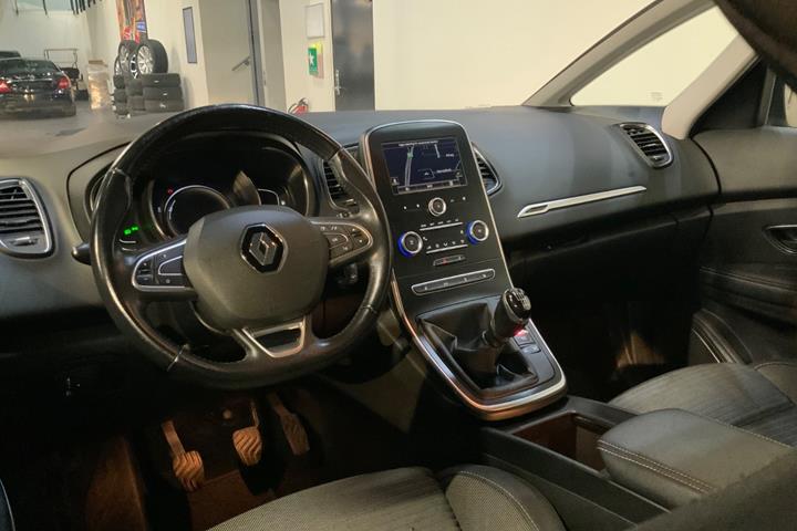Grå Renault Grand Scenic IV fra 2017